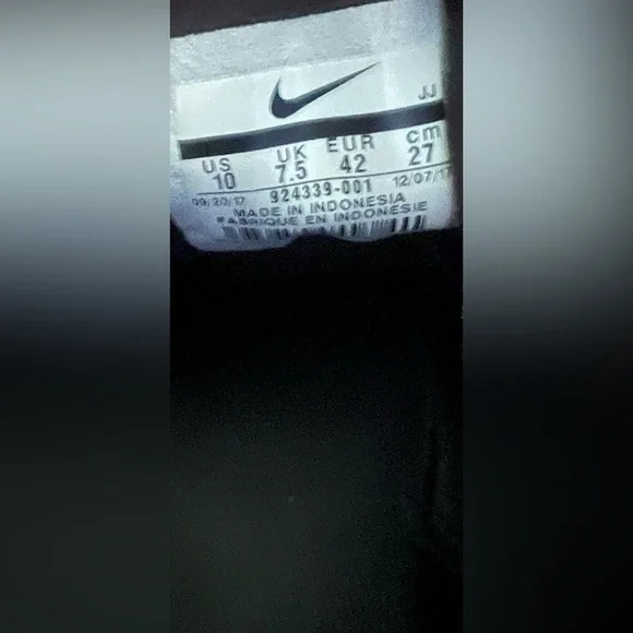 Nike Black Athletic Shoes with Breathable Mesh Design - Picture 4 of 9